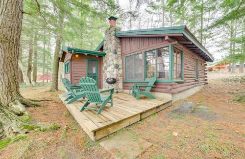 Levering Casa | Steps to Beach Lake Cabin Retreat in Levering!