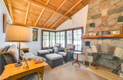 Levering Casa | Steps to Beach Lake Cabin Retreat in Levering!