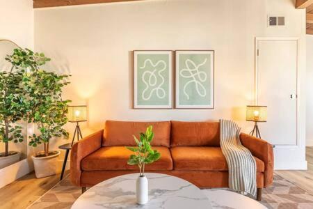 El Porto Apartamento | Steps to Beach Manhattan Beach 2 Bedroom Parking