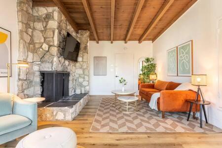 El Porto Apartamento | Steps to Beach Manhattan Beach 2 Bedroom Parking