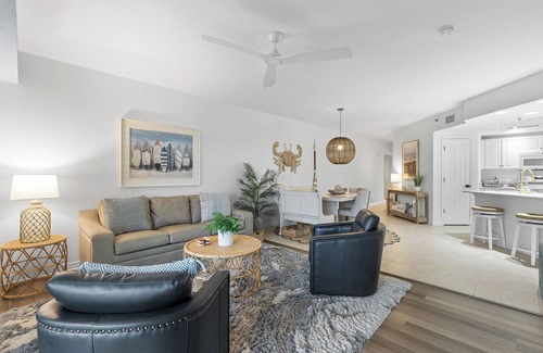 New Smyrna Beach Condominio | 🏖️Steps to Beach | Pet Friendly | Stunning Interior | Oceanwalk 9-302🏖️