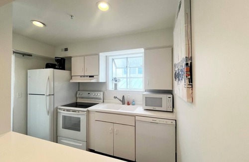 Sussex County Condominio | Steps to Beach, Boardwalk & More! Cozy 2BR/2BA Condo with Ocean Views!