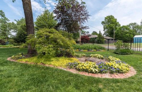 Downtown Apartamento | Steps to Bentonville Square & Trails