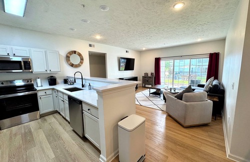 Starkville Condominio | Steps to Campus - Newly Renovated 3BR-3.5BA First Floor Condo on Bulldog Way
