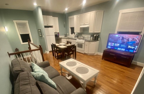 Sea Bright Apartamento | Steps to free ocean beach. 40 min ferry ride to NYC. Ocean views from home.
