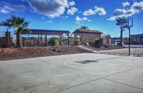 Needles Casa | Steps to Golfing, River/Beach House in RIO BUENA VISTA community