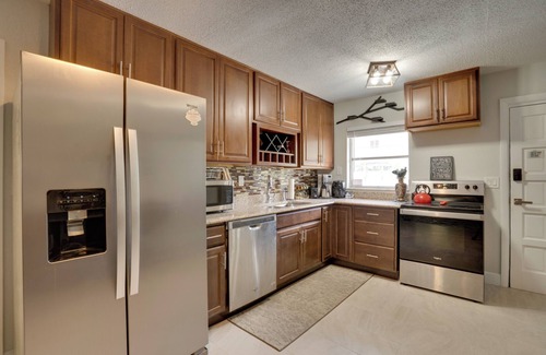Redington Shores Casa | Steps to Gulf: Updated Duplex in Redington Shores!