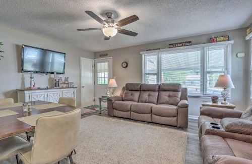 Camdenton Casa | Steps to Lake Cheerful Camdenton Cottage!