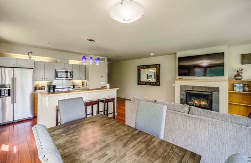 Chelan Condominio | Steps to Lake Chelan: Condo w/ Resort Amenities!