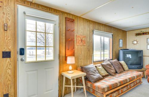 Henderson Casa | Steps to Lake Ontario Remote Escape with Deck and BBQ