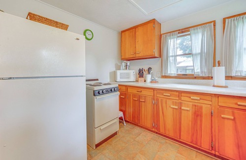 Edinboro Cabaña | Steps to Lake + Public Boat Ramp: Edinboro Cottage