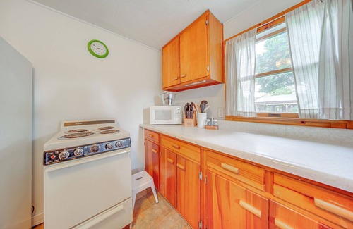 Edinboro Cabaña | Steps to Lake + Public Boat Ramp: Edinboro Cottage