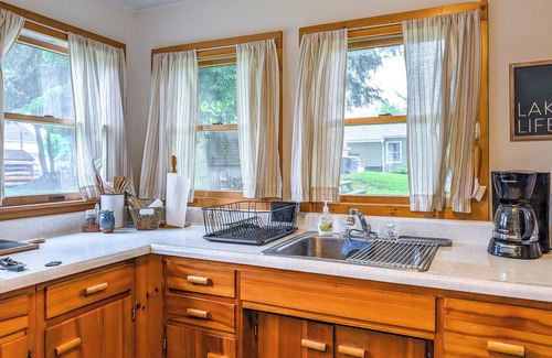 Edinboro Cabaña | Steps to Lake + Public Boat Ramp: Edinboro Cottage