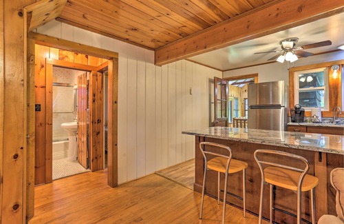 Tafton Cabaña | Steps to Lake: Tafton Cottage w/ Fire Pit & Grill