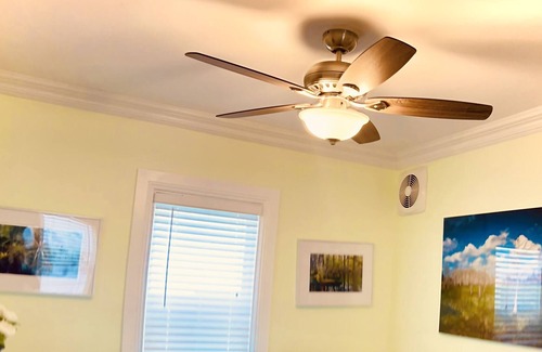 Downtown Fort Lauderdale Cabaña | Steps to Las Olas/Newly renovated Key West Style Cottage, deck & Courtyard!
