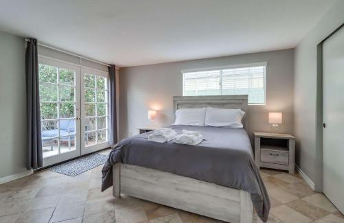 South Mission Beach Casa | Steps to ocean & bay large patio 4 parking spots