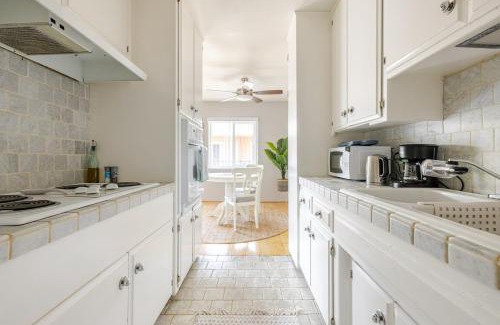 Alamitos Beach Apartamento | Steps to Ocean Bliss