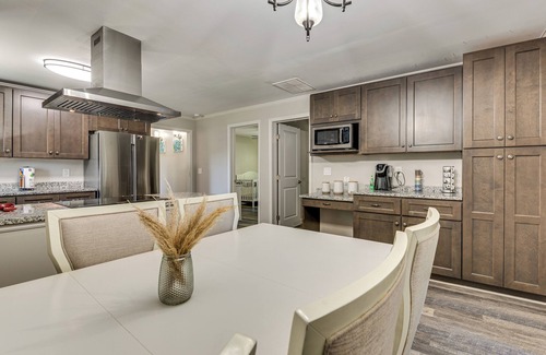 Douglasville Casa | Steps to Playground: Family Home in Douglasville!