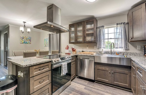 Douglasville Casa | Steps to Playground: Family Home in Douglasville!