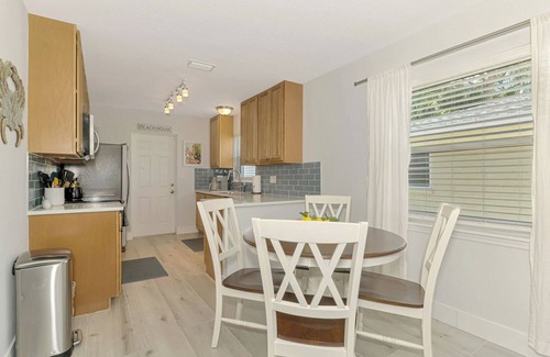 Siesta Key Condominio | STEPS TO POOL, CLOSE TO BEACH, FISHING PIER, SLEEPS 5!