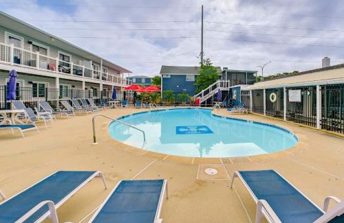 Dewey Beach Apartamento | Steps to Rehoboth Bay Marina! Condo with Pool Access