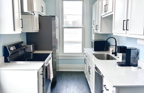 Highlands Casa | Steps to Restaurants, Nightlife, Shops~PacMan/King Bed~Bardstown Rd/Highlands