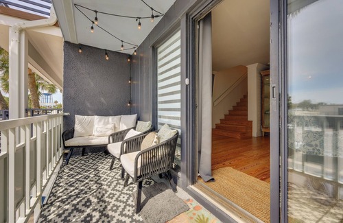 Jacksonville Beach Apartamento | Steps to Sand: Townhome w/ Balcony in Jax Beach!