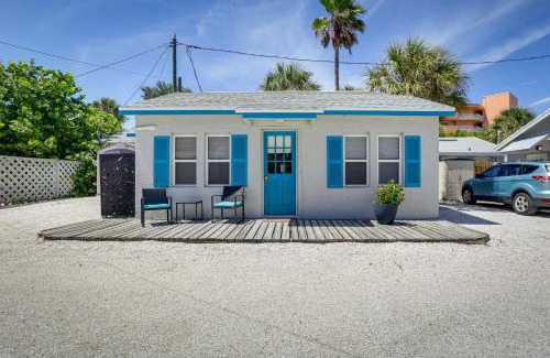 Indian Rocks Beach Casa | Steps to Seawall Cozy Indian Rocks Beach Cottage