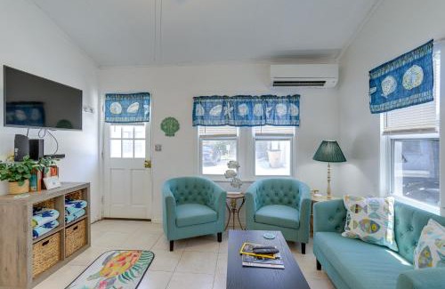 Indian Rocks Beach Casa | Steps to Seawall Cozy Indian Rocks Beach Cottage