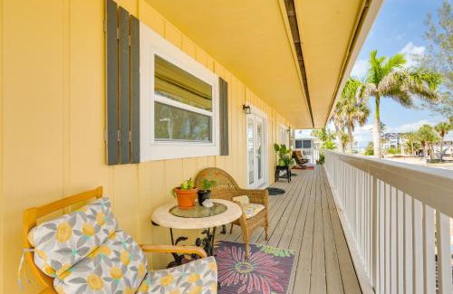 Mid Island Apartamento | Steps to Shore Cozy Condo in Fort Myers Beach!