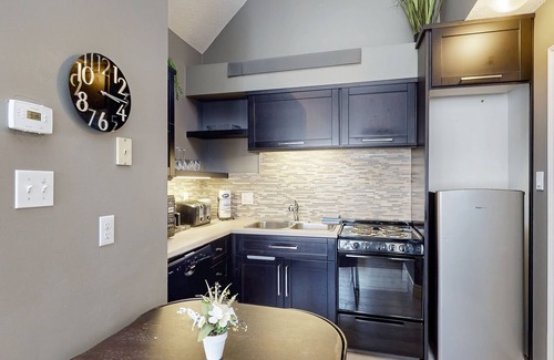 Craigleith Casa | Ski-in/out condo with fireplace & deck + seasonal pool access, hot tub, & tennis