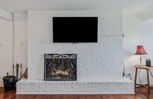 West Hartford Casa | Steps to Ski Trail Fireplace - Kingswood 1B