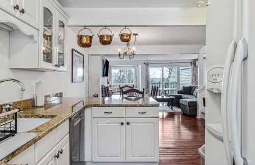 West Hartford Casa | Steps to Ski Trail Fireplace - Kingswood 1B