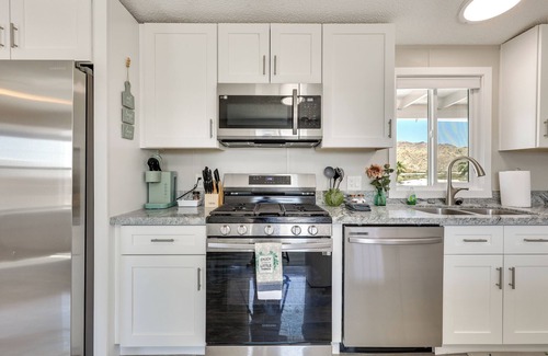 Holiday Shores Casa | Steps to Sparkling Water: Bullhead City Getaway