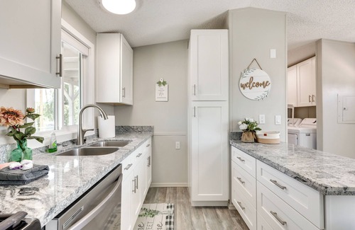 Holiday Shores Casa | Steps to Sparkling Water: Bullhead City Getaway