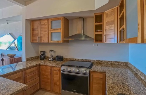 La Paz Condominio | Steps to Tennis and the Beach, Shared Pool and Gym