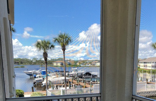 Flagler Beach Condominio | (FCLBTR12374) Pasos hacia el Océano Atlántico y el condominio que admite mascotas