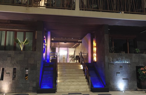 Chilpancingo de los Bravo Apartamento | Steps to the beach and 5th Ave. Fast WIFI Unit 203