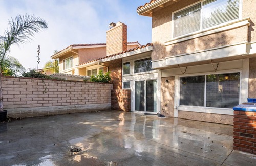 Huntington Beach Casa | Steps to the beach, shops and restaurants, bikes, AC, shared pool/ spa.