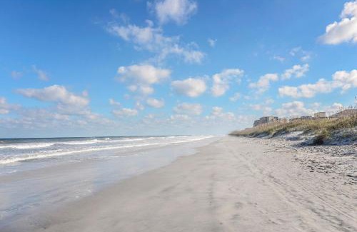 Jacksonville Beach Casa | Steps to the Beach from this Salt Air Home