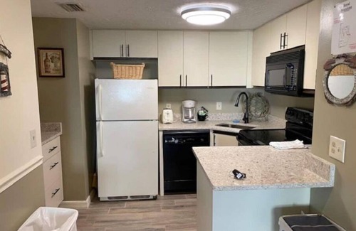 Port Canaveral Casa | Steps to the Beach-1 BD Condo-Excellent Location!!