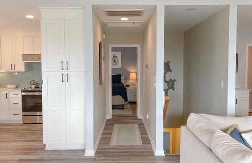 Surf City Casa | Steps to the Beach and Downtown Surf City + Charter Discount!
