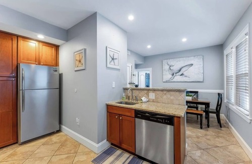 North End Condominio | Steps to the Beach & Boardwalk - Pet Friendly!