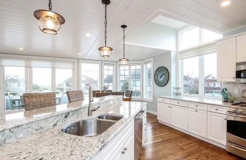 Mashpee Casa | Steps to the beach from in a seaside gated community rental home. RPMS030