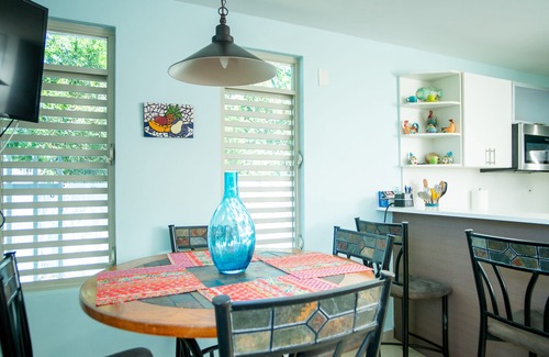 Stella Casa | Pasos a la playa w / piscina y jacuzzi. Romántico. Niños bienvenidos Espumoso limpio.