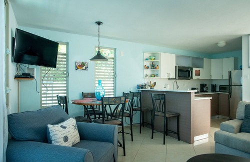 Stella Casa | Pasos a la playa w / piscina y jacuzzi. Romántico. Niños bienvenidos Espumoso limpio.