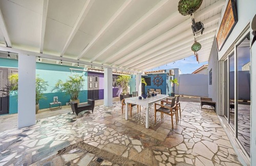 Esmeralda Apartamento | Steps to the Beach | Stylish Equipped Getaway | Perfect For Two.