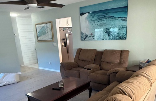 Ormond Shores Estates Casa | Steps to the beach & close to International speedway, Daytona & Flagler beach,