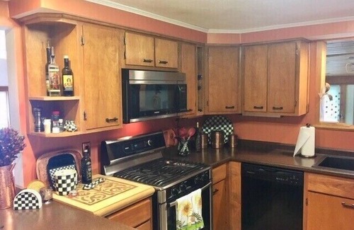 Lansing Casa | Steps to the Lake and myers park