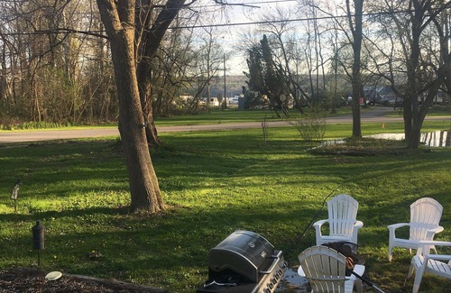 Lansing Casa | Steps to the Lake and myers park
